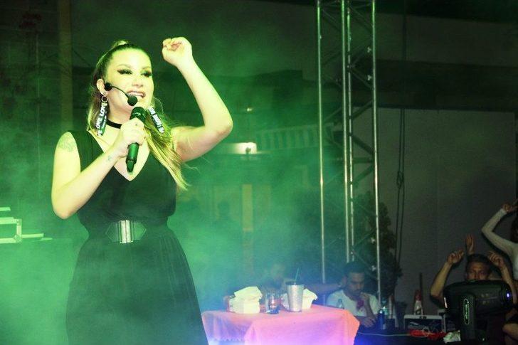 İrem Derici Bodrumluları Esprileri İle Kahkahaya Boğdu G1