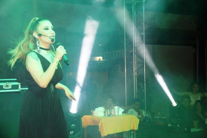 İrem Derici Bodrumluları Esprileri İle Kahkahaya Boğdu G2