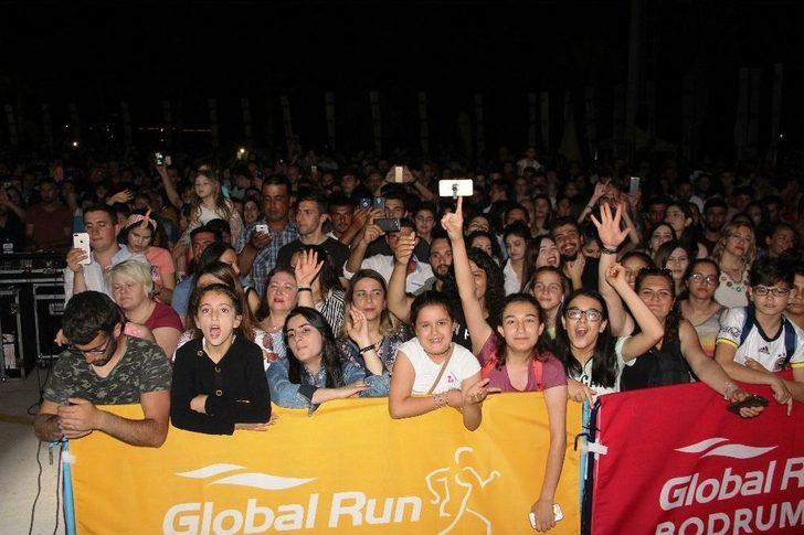 İrem Derici Bodrumluları Esprileri İle Kahkahaya Boğdu G3