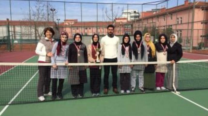 İmam Hatipli Kızlar Teniste Manisa Şampiyonu Oldu