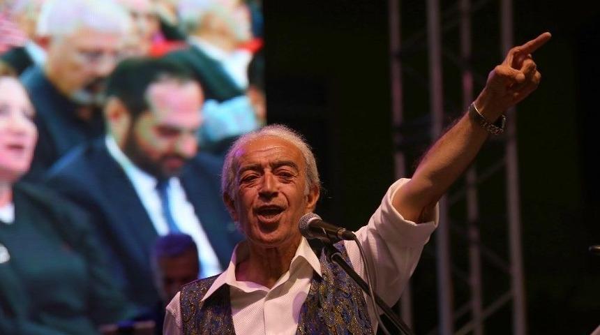 Özgürlük Meydanı Özgürlük Şarkılarıyla Açıldı