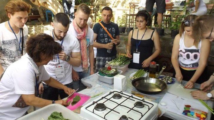 6 Ülkenin Gençleri Keşkeğin Atası Olan Özel Çorba Yaptılar G2