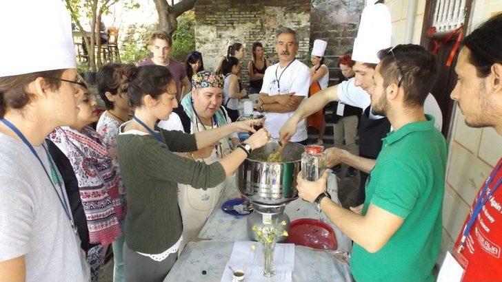 6 Ülkenin Gençleri Keşkeğin Atası Olan Özel Çorba Yaptılar G3