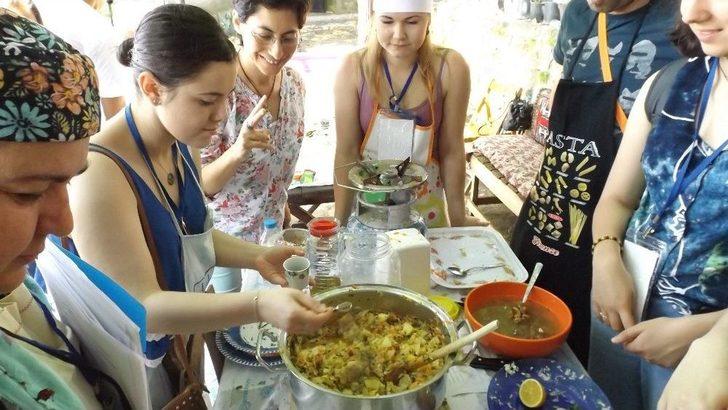 6 Ülkenin Gençleri Keşkeğin Atası Olan Özel Çorba Yaptılar G5