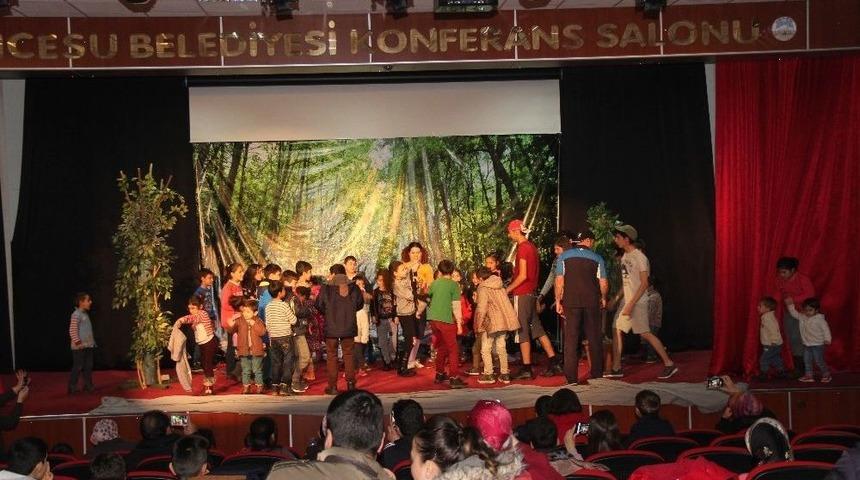 İncesu&rsquo;da Tiyatro G&ouml;sterisine Yoğun İlgi