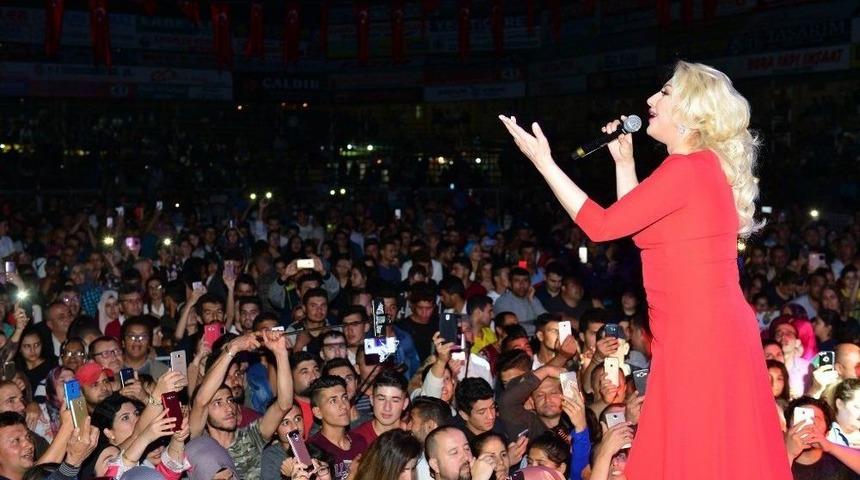 Antalya&rsquo;da Muazzez Ersoy Konseri