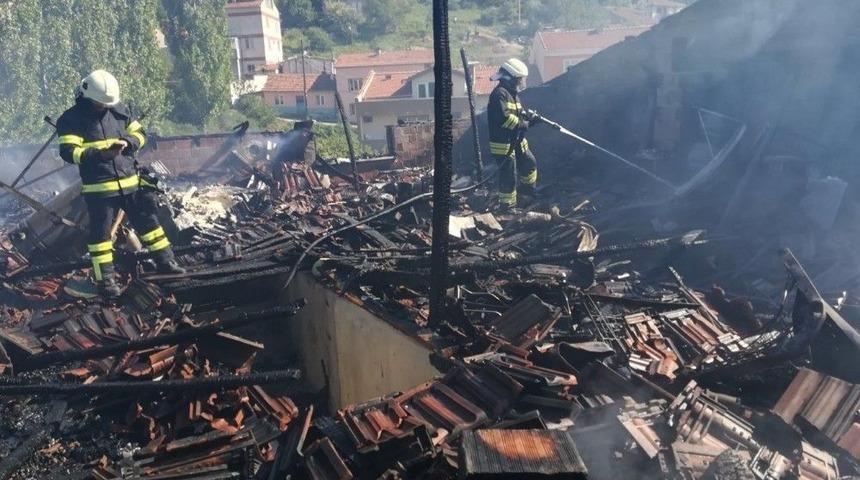 &Ccedil;atı Katında Korkutan Yangın