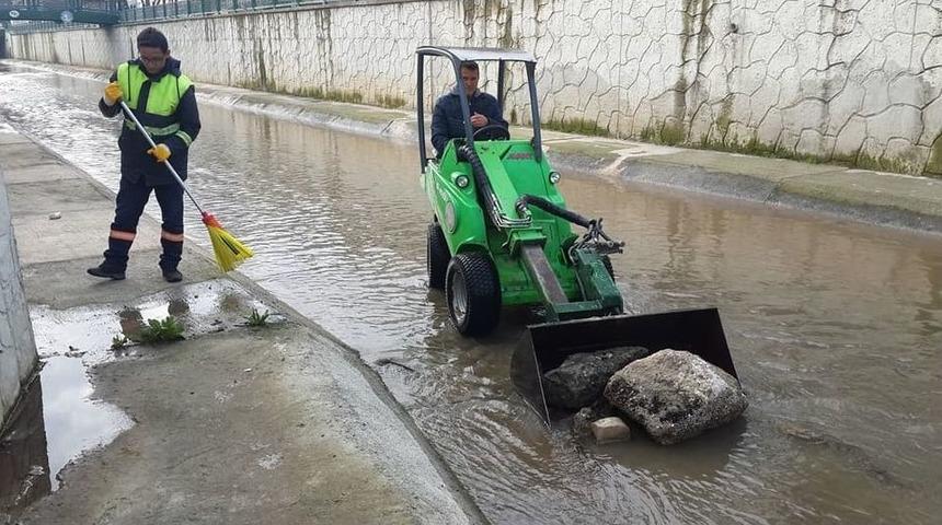 &Ccedil;ivi Deresi Temizleniyor