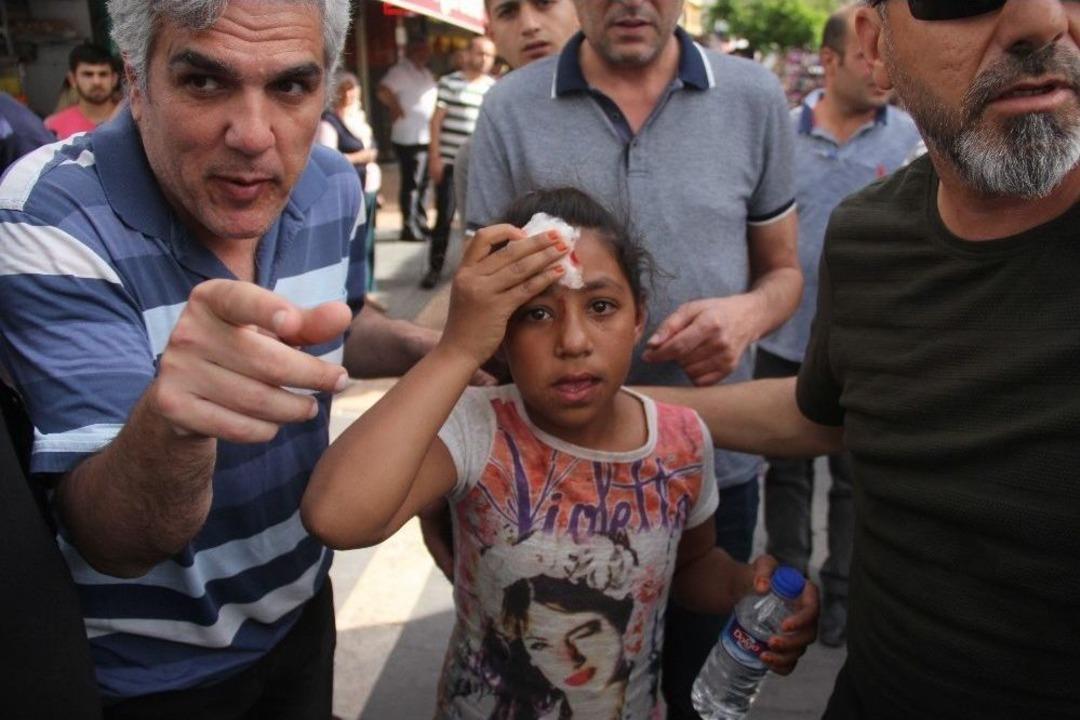 Kocasıyla Tartıştı, &Ccedil;ocuklarının G&ouml;z&uuml; &Ouml;n&uuml;nde Kendini Bı&ccedil;akladı