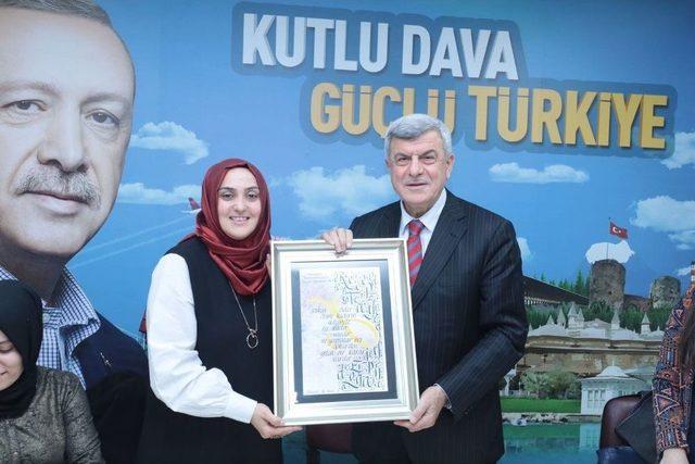 Başkan Karaosmanoğlu, &ldquo;kadına Eğer Vermeyen Toplumlar Y&uuml;kselemez&rdquo; 1