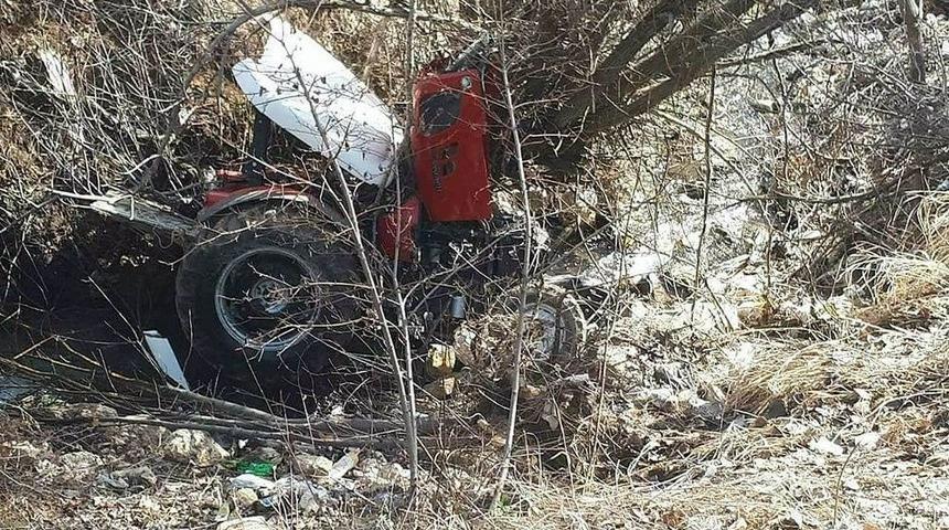 Trakt&ouml;r U&ccedil;uruma Yuvarlandı:2 Yaralı