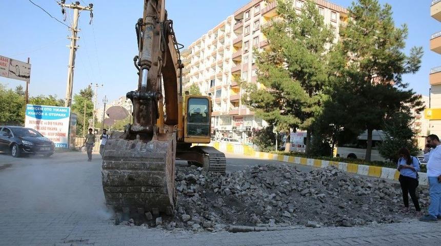 Kızıltepe İl&ccedil;e Merkezinin Yol Sorunu Bitiyor