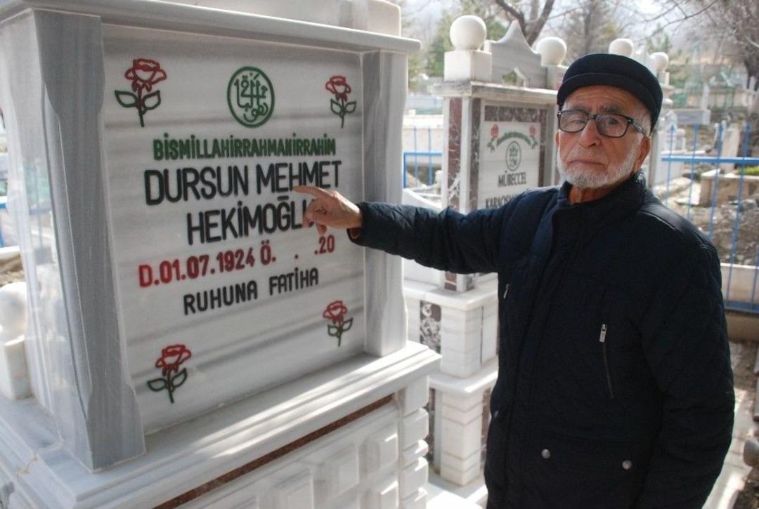 37 Yıldır Kendi Mezarını Ziyaret Ediyor