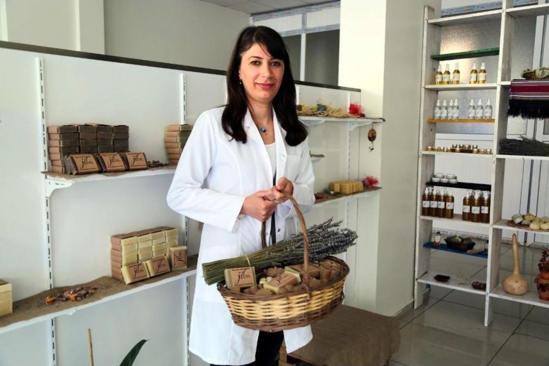 Kimya M&uuml;hendisi Alerjisini Fark Etti, Bitkilerden Sabun &Uuml;retti