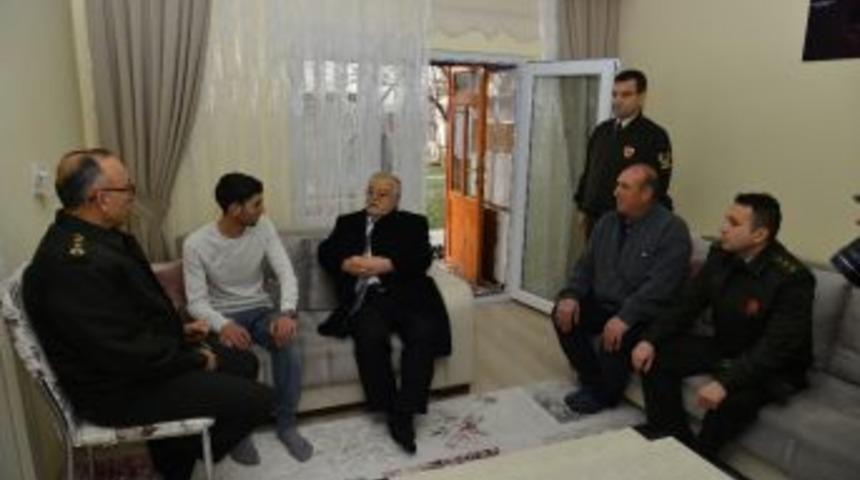 Vali Şent&uuml;rk, Afrin Gazisini Evinde Ziyaret Etti