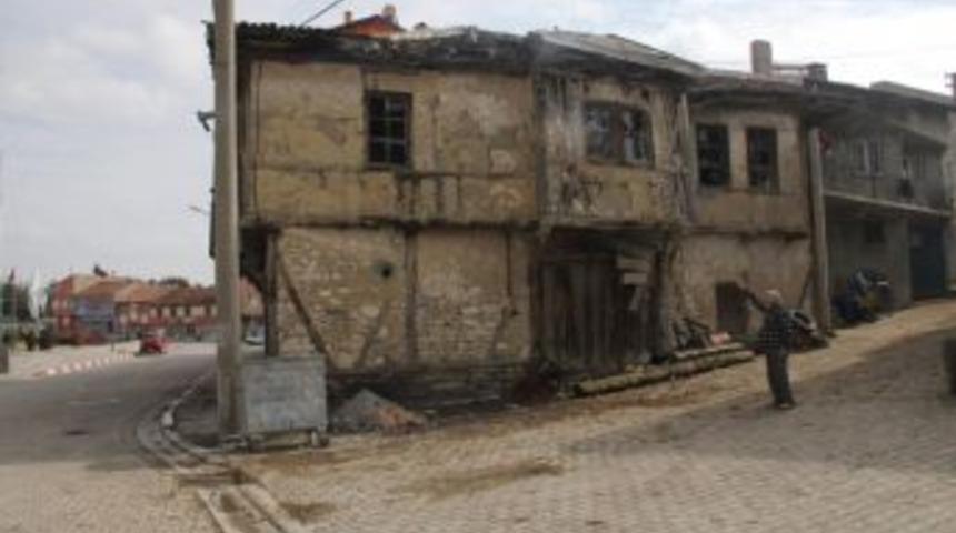 Bu Bina Tehlike Sa&ccedil;ıyor