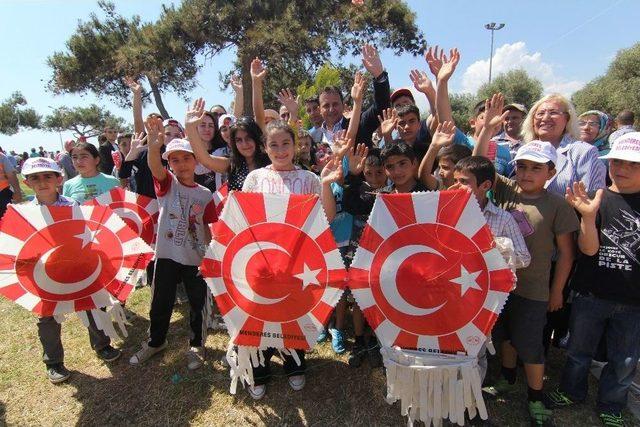 Menderes&rsquo;te 1 Mayıs Coşkusu G&ouml;klerde 1