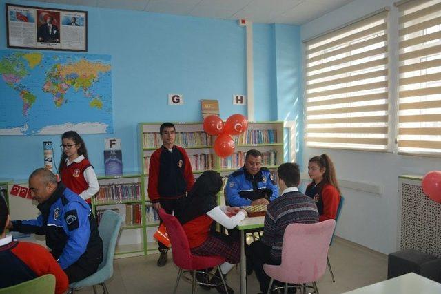 Kırşehir Emniyetinden Akpınar İlçesine ’z Kütüphane’