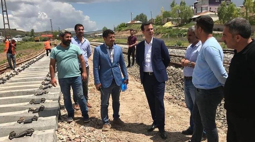 Kaymakam Vardar, Yenilen Tren Raylarındaki &Ccedil;alışmaları İnceledi