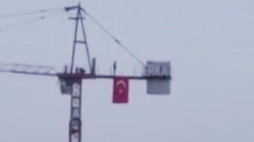 Operat&ouml;r Namaz İ&ccedil;in G&ouml;ky&uuml;z&uuml;nde Engel Tanımadı