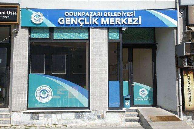 Büyükdere Gençlik Merkezinde Kurs Kayıtları Başladı