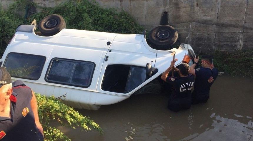Sulama Kanalında Can Pazarı, Kanala U&ccedil;an Aracın S&uuml;r&uuml;c&uuml;s&uuml;n&uuml; Boğulmaktan İtfaiye Ekipleri Kurtardı
