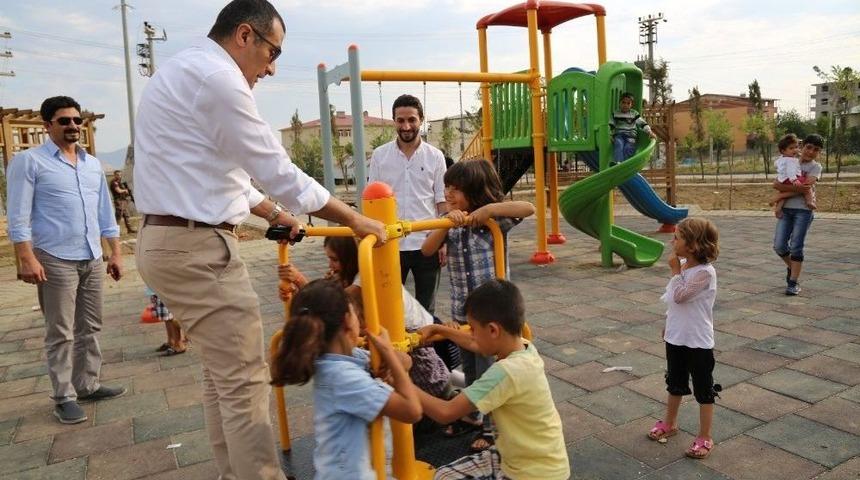 &Ccedil;elik, Parklarda İncelemelerde Bulundu