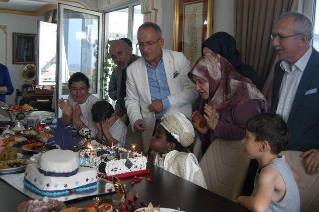 Kurdelesini Kestiği Hastanede S&uuml;nnet Oldu 1