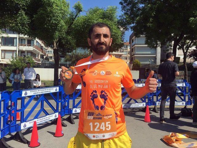 Omurilik Felcine Dikkat &Ccedil;ekmek İ&ccedil;in Koştular 2