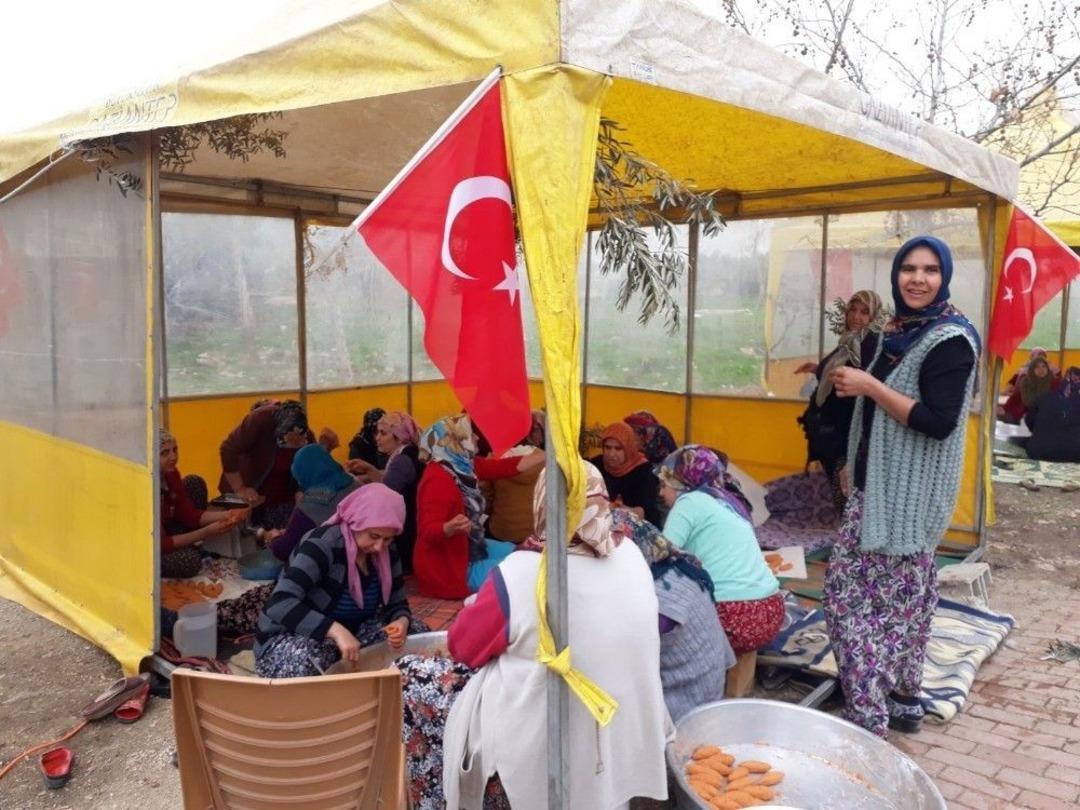 Afrin&rsquo;deki Mehmet&ccedil;iğe Y&ouml;resel Yemekler G&ouml;nderdiler