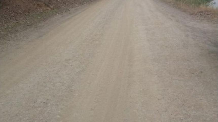 G&uuml;meli Beldesi&rsquo;nde Mahallelinin Yol Tepkisi