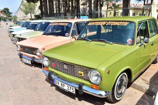 Klasik Otomobiller Dokuma&rsquo;da Buluştu 1