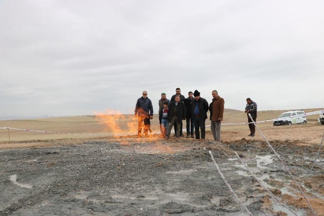 Su Aramak İ&ccedil;in Kazdılar Doğalgaz &Ccedil;ıktı