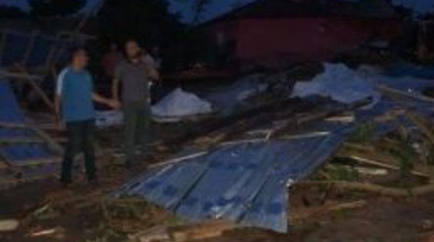 Edirne&rsquo;de Hortum Ahır &Ccedil;atılarını U&ccedil;urdu