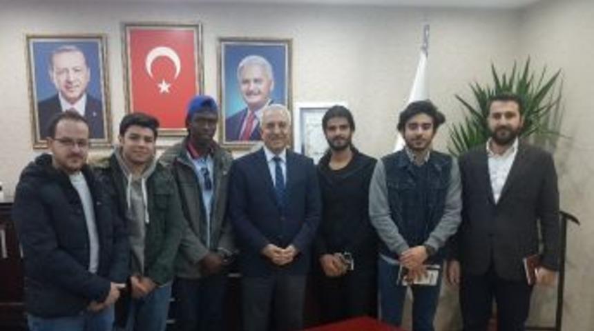Suriyeli Ve Sudanlı Öğrencilerden Ak Parti’ye Ziyaret