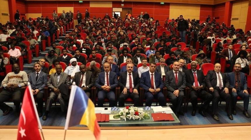 Kb&uuml;&rsquo;de "ge&ccedil;mişten G&uuml;n&uuml;m&uuml;ze T&uuml;rkiye-&ccedil;ad İlişkileri" Paneli Yapıldı