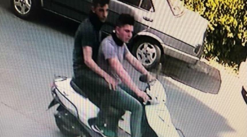 Çalıntı Motosikletle Kapkaç Yaparken Kameralara Yakalandılar