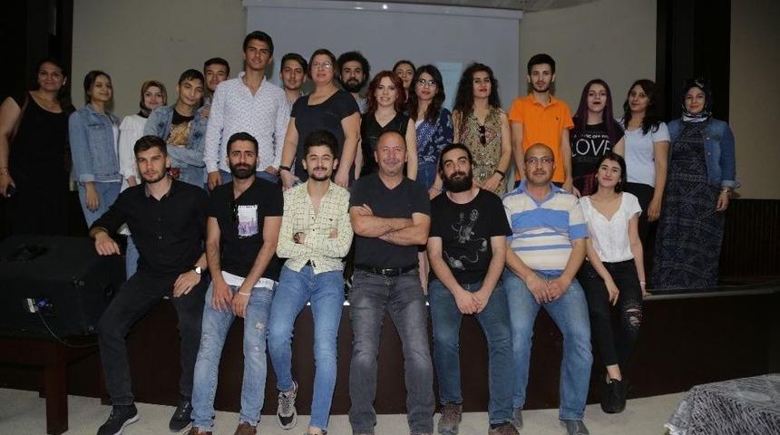 Genç Sinemacılar Sahneye Çıktı