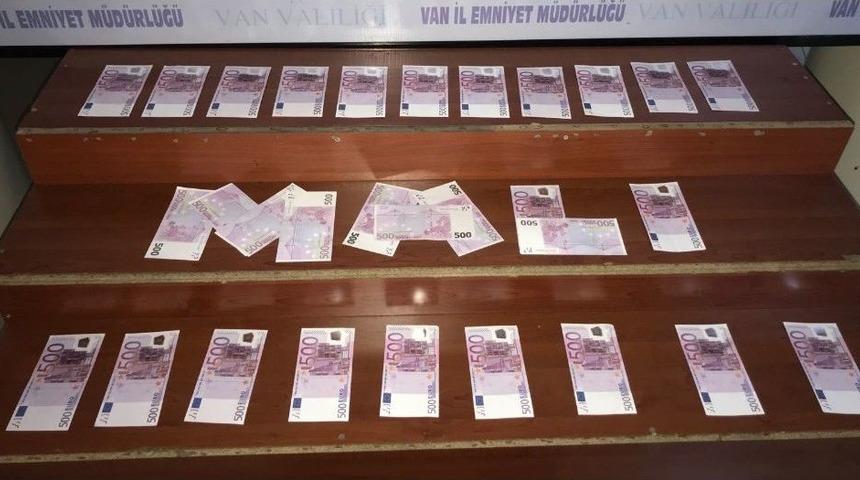 Van&rsquo;da Sahte 15 Bin Euro Ele Ge&ccedil;irildi