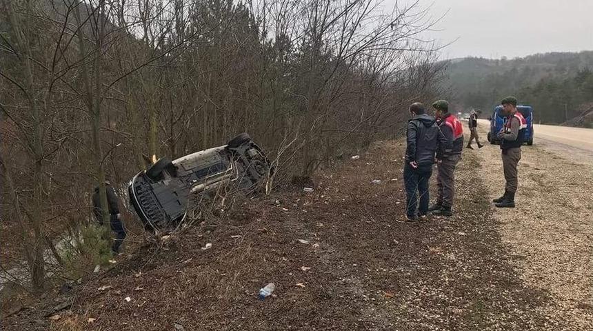 Yoldan &Ccedil;ıkan Ara&ccedil; Ağaca &Ccedil;arptı