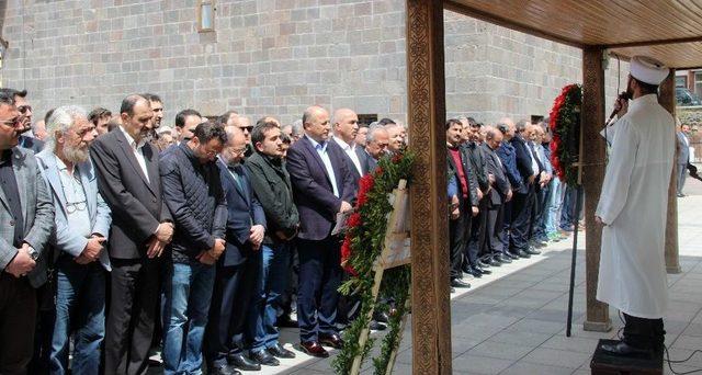 Gazeteci Narmanlıoğlu, Son Yolculuğuna Uğurlandı 1