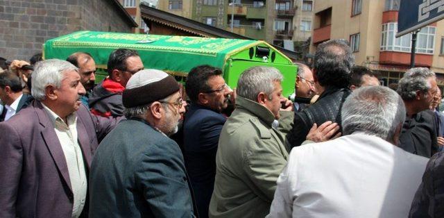 Gazeteci Narmanlıoğlu, Son Yolculuğuna Uğurlandı 3