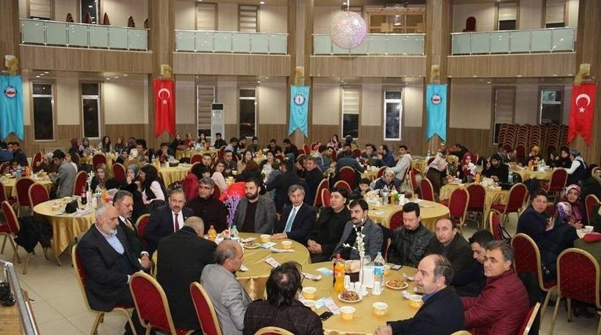 Sağlık &Ccedil;alışanları Kaynaşma Yemeğinde Bir Araya Geldi