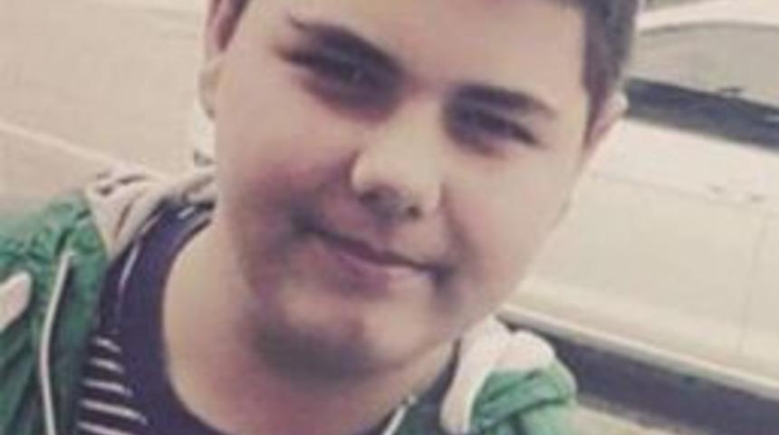 17 Yaşındaki Gen&ccedil; Halı Sahada Kalbine Yenik D&uuml;şt&uuml;