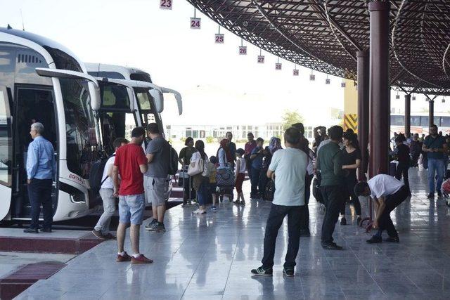 Seçime Saatler Kala Eskişehir Otogarında Yoğunluk