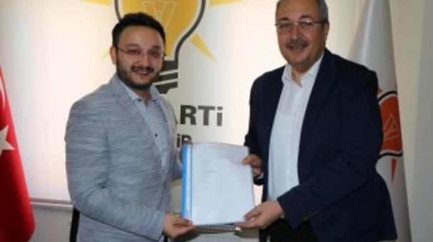 &Uuml;nver, Ak Parti&rsquo;den Aday Adaylık Başvurusunu Yaptı