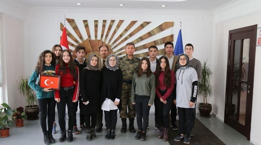 Lise &Ouml;ğrencilerinden Mehmet&ccedil;iklere Moral Ziyareti