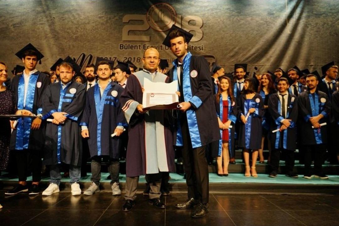 M&uuml;hendislik Fak&uuml;ltesi Mezuniyet T&ouml;reni Ger&ccedil;ekleştirild