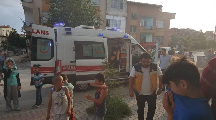 Yangında Evinde Mahsur Kalan Vatandaşı İtfaiye Ekipleri Kurtardı