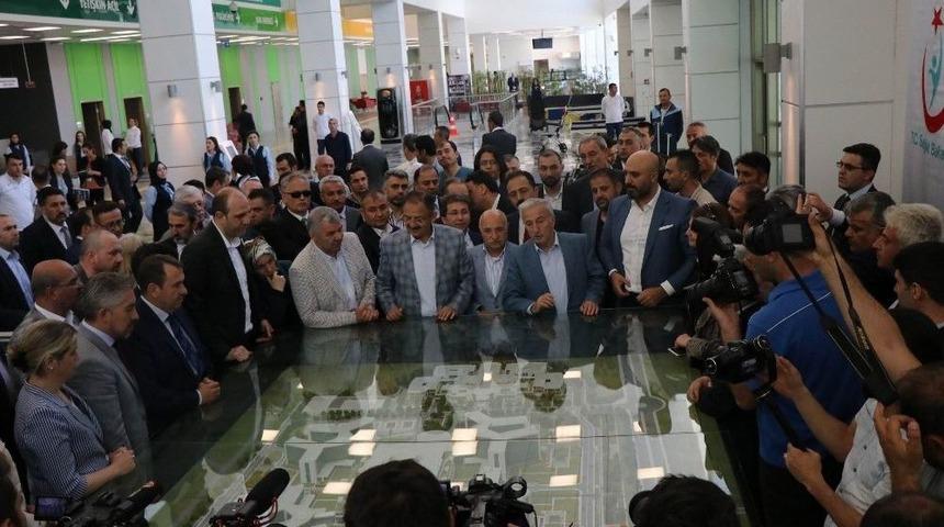 Bakan Özhaseki, Kayseri Şehir Hastanesi’nde İncelemelerde Bulundu